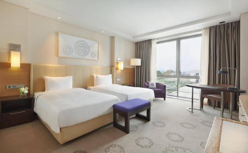Hyatt Regency Tashkent Hotel Exterior photo Deluxe Room