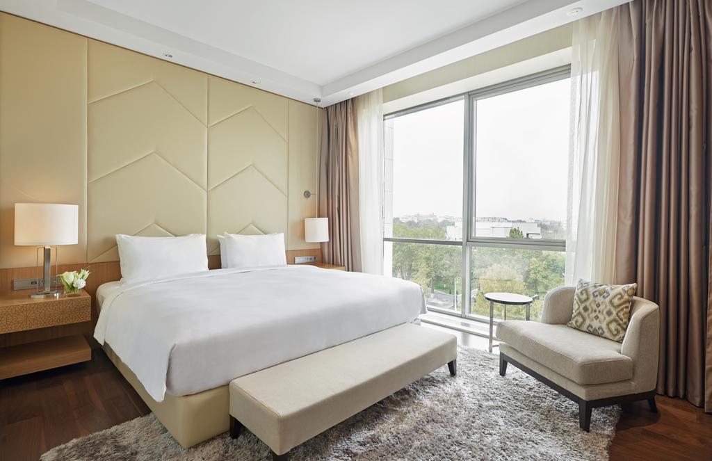 Hyatt Regency Tashkent Hotel Exterior photo A bedroom at the hotel